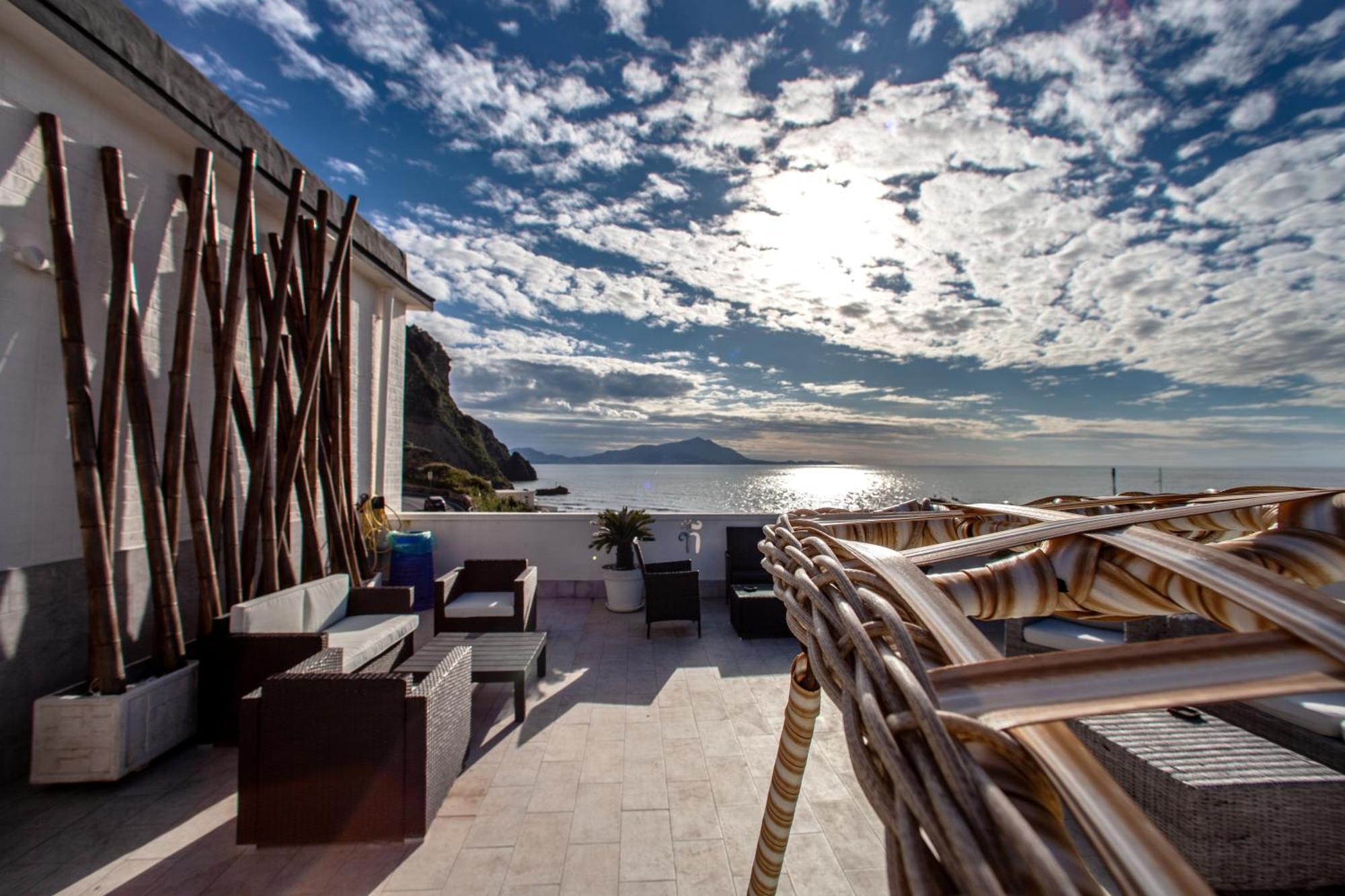 Mh Suites Rooms Apartments Bacoli Bagian luar foto