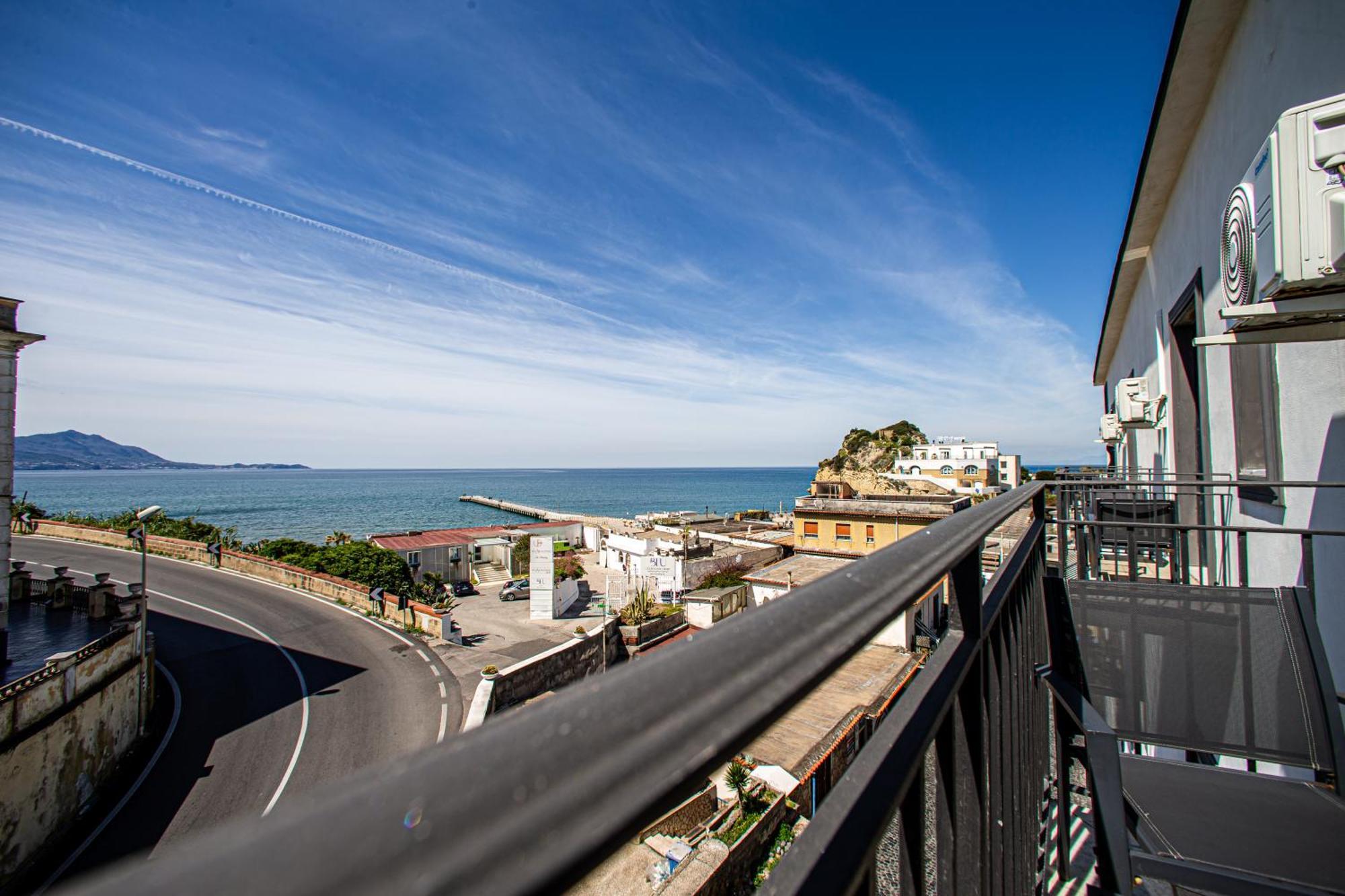 Mh Suites Rooms Apartments Bacoli Bagian luar foto