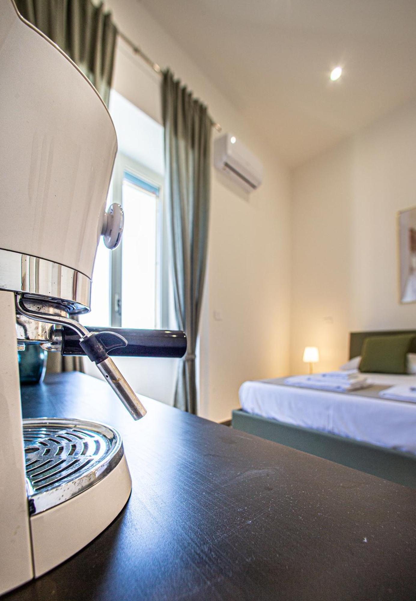 Mh Suites Rooms Apartments Bacoli Bagian luar foto