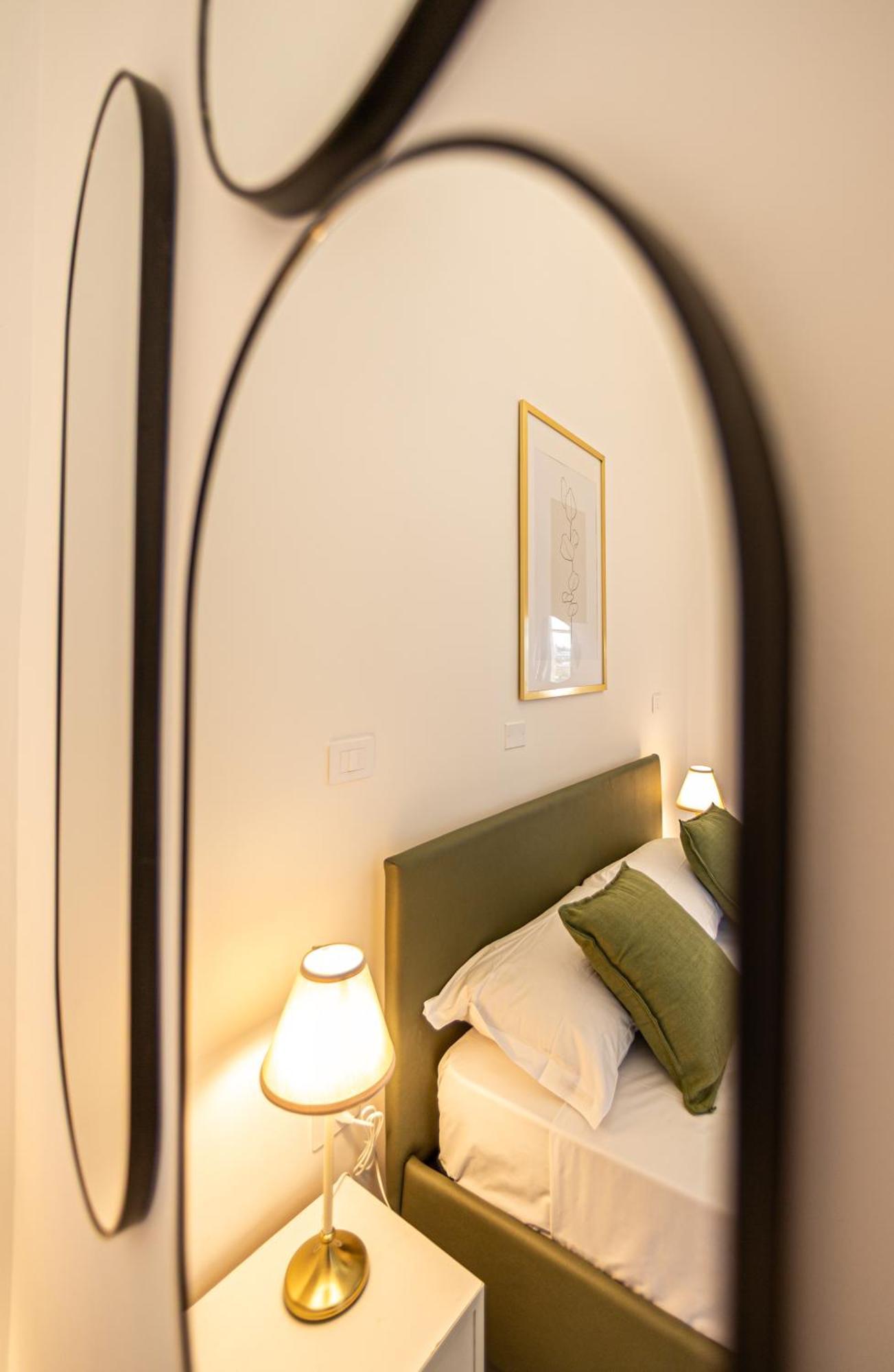 Mh Suites Rooms Apartments Bacoli Bagian luar foto