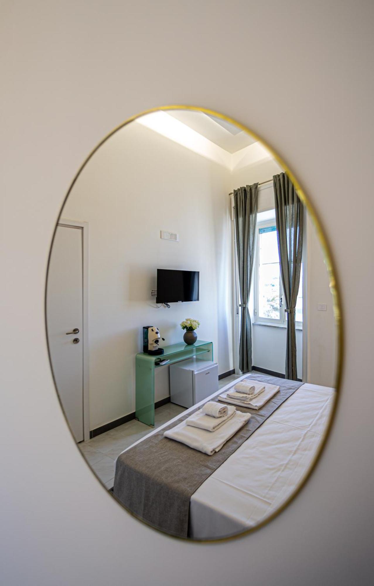 Mh Suites Rooms Apartments Bacoli Bagian luar foto
